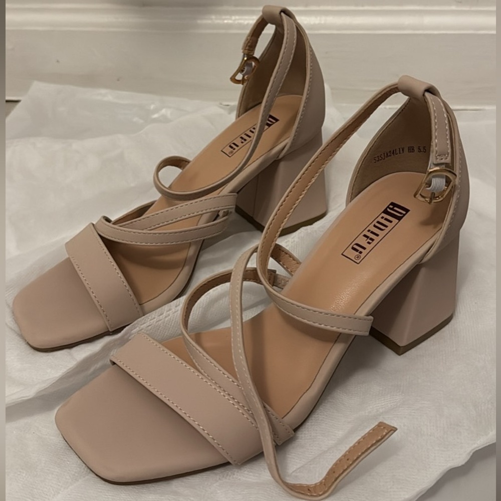 Chunky heels, size 5.5, Beige